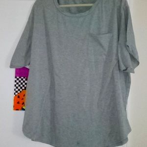 gray pocket t-shirt